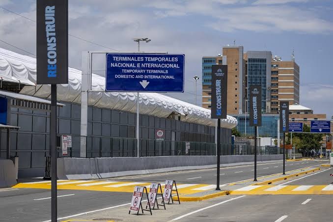Vista exterior de los terminales temporales habilitados en el Aeropuerto Internacional de Maiquetía en Venezuela