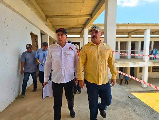 El gobernador Luis Caldera inició la rehabilitación de la U.E.N. Luis Caballero Mejías en Lagunillas