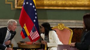 Reunión oficial en el Palacio de Miraflores para la firma de acuerdos energéticos entre Venezuela y representantes de Estados Unidos