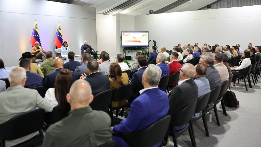 La presidenta Delcy Rodríguez lidera reunión de trabajo con gobernadores y alcaldes para evaluar proyectos regionales