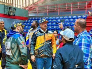 El gobernador Luis Caldera entrega equipos de climatización de 360 toneladas en el gimnasio Pedro Elías Belisario Aponte de Maracaibo