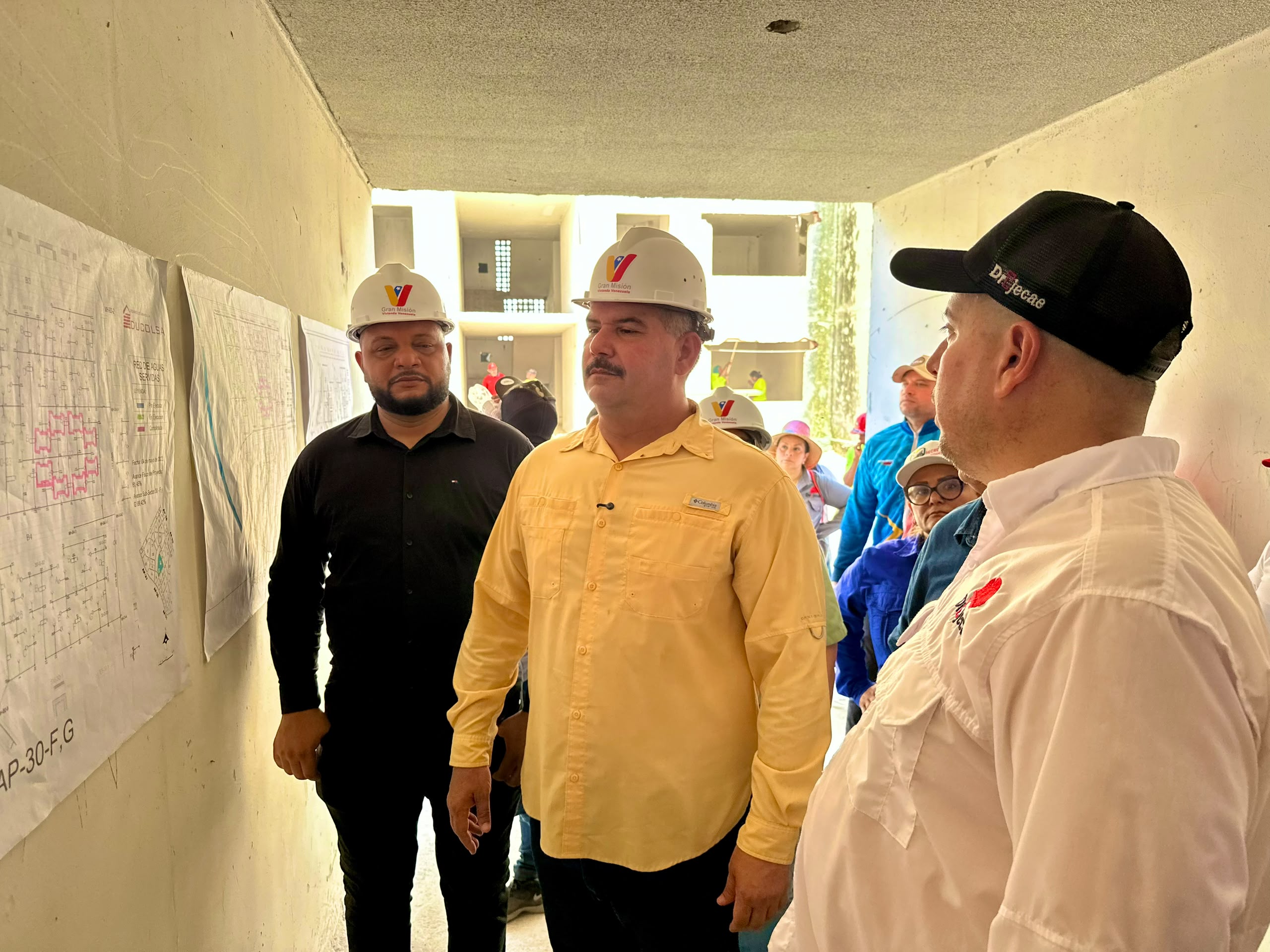 Gobernador Luis Caldera anuncia la recuperación de 35 edificios y 560 apartamentos en el Complejo Habitacional Fabricio Ojeda