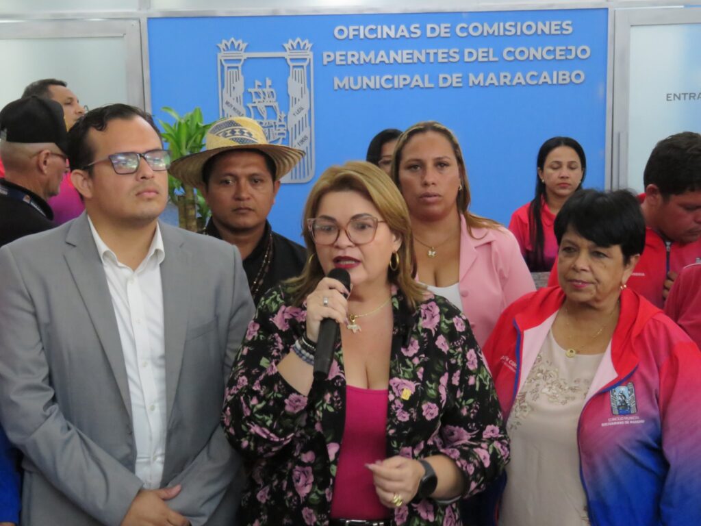 La presidenta del Concejo Municipal de Maracaibo, Dessiree Fernández, entregó oficinas rehabilitadas y climatizadas para dignificar la labor legislativa