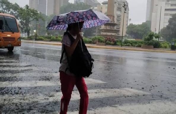 El Inameh advierte sobre lluvias y descargas eléctricas en Venezuela este martes por la llegada de la onda tropical número 45