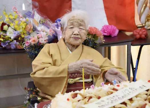 Japón supera por primera vez los 100.000 centenarios con un récord histórico de 107.677 personas mayores de 100 años