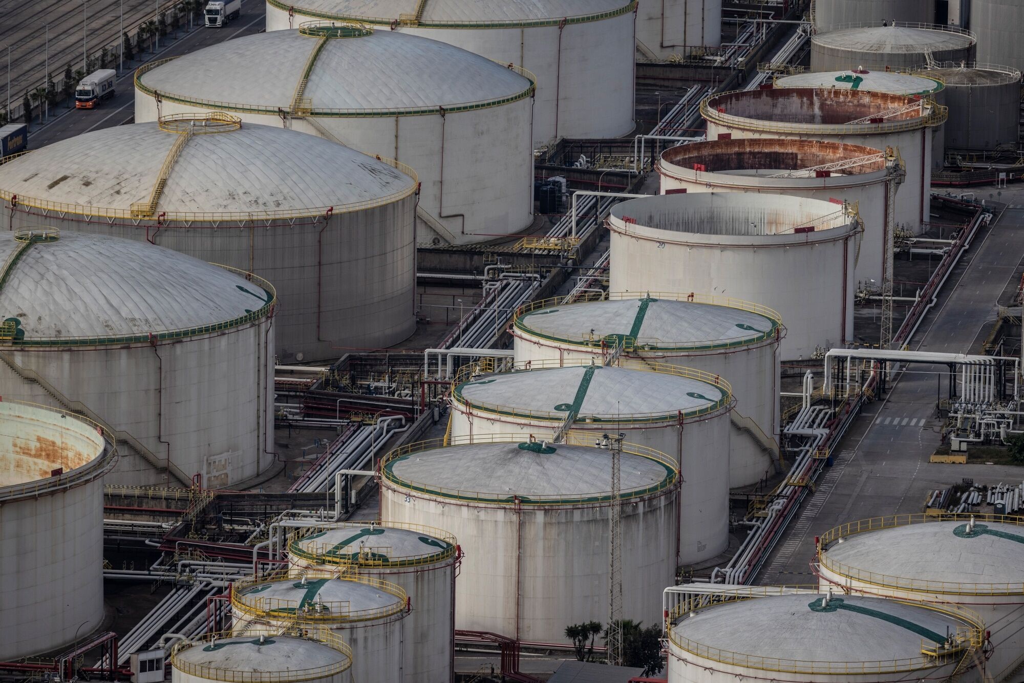 Mercados internacionales de bonos sufren fuerte caída global debido al repunte de la inflación, el endeudamiento público y el alza del petróleo