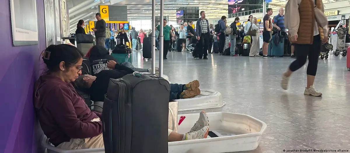 Más de 1.550 vuelos cancelados en aeropuertos de Londres como Heathrow y Gatwick tras un fallo técnico