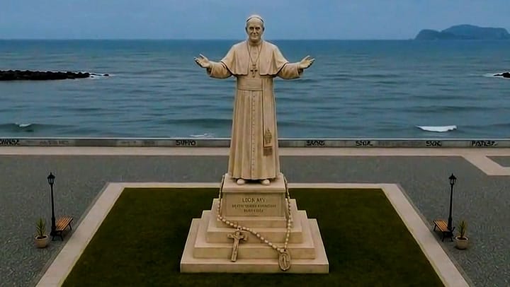 estatua papa Leon XIV Peru