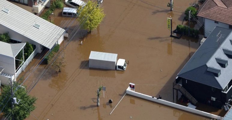 El tifón Dujuan en Japón deja 12 fallecidos y casi 2 millones de evacuados.