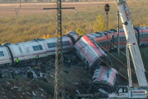 Sube a 69 la cifra de fallecidos por la colisión entre dos trenes de alta velocidad en Urda, Toledo