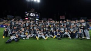 Los Cerveceros de Milwaukee vencen a los Dodgers de Los Ángeles y conquistan el título de la Liga Nacional tras 44 años