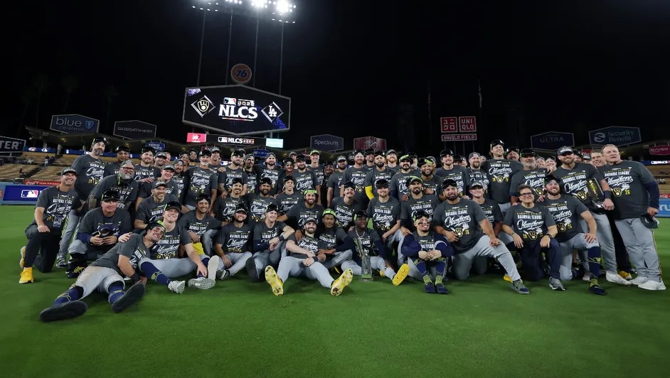Los Cerveceros de Milwaukee vencen a los Dodgers de Los Ángeles y conquistan el título de la Liga Nacional tras 44 años