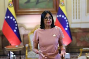 Delcy Rodríguez recibió a la mesa de diálogo nacional, encabezada por Dinorah Figuera y Jorge Rodríguez