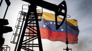 Empresas petroleras en Venezuela prevén operar de forma autónoma del SEN para 2027