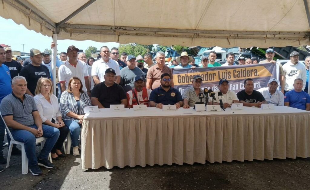 Conductores reunidos en la asamblea de volqueteros del Zulia en el Domo de Cabimas.