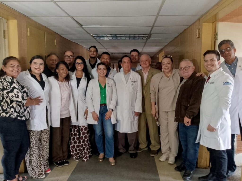 El SAHUM conmemoró 37 años del primer trasplante de hígado en Venezuela, una hazaña quirúrgica liderada en 1989 por el doctor Dilmo Hinestroza