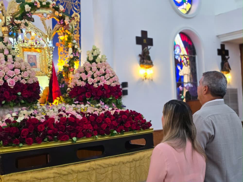 El gobernador del Zulia, Luis Caldera, acompañó a la feligresía de Cabimas en la solemnidad de la Virgen del Rosario