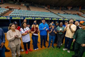 El gobernador Luis Caldera inspeccionó el Estadio Luis Aparicio "El Grande" previo al inicio de la temporada 2026-2027 de la LVBP