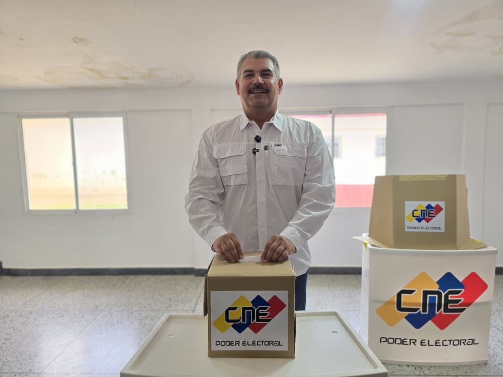 El gobernador del Zulia, Luis Caldera, destacó el despliegue del 100% de las mesas en la segunda Consulta Popular Nacional 2026