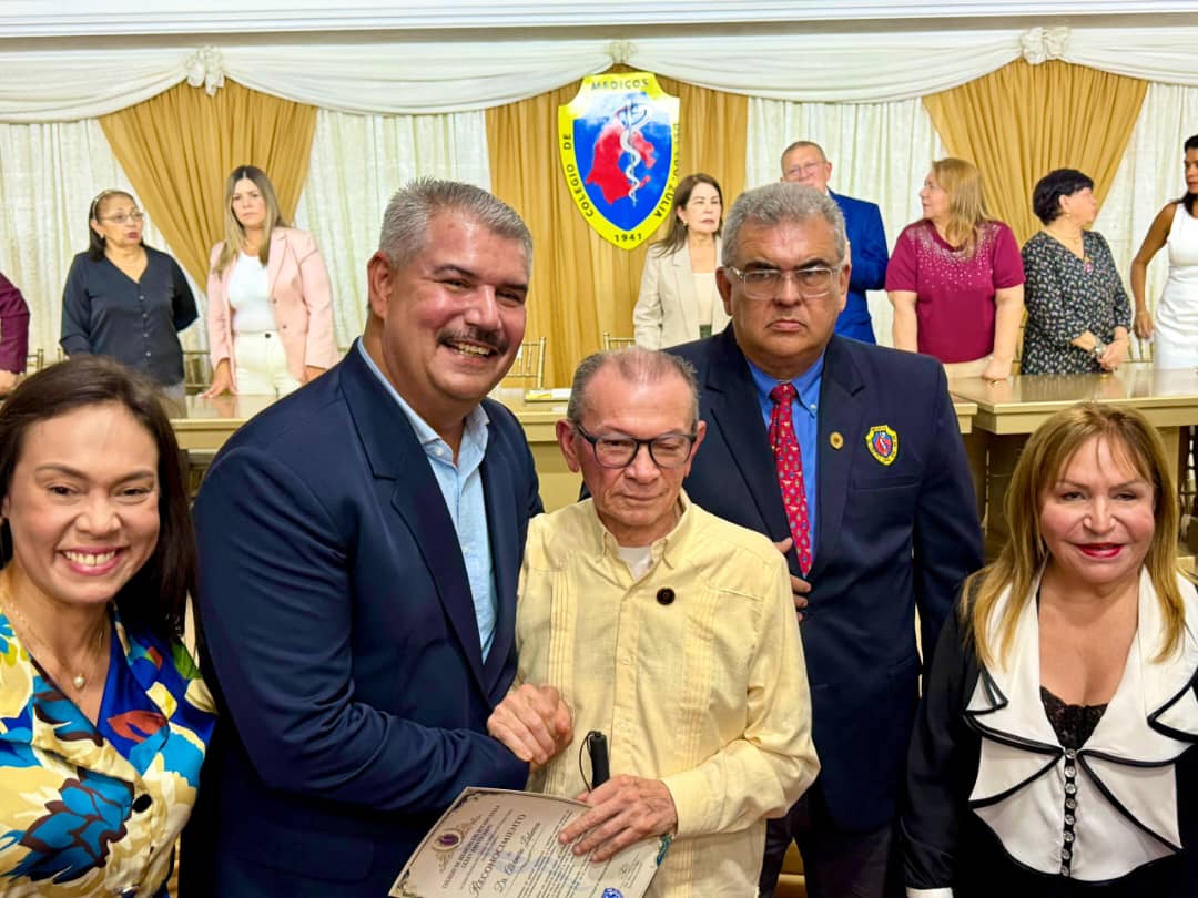 El gobernador Luis Caldera acompañó al Colegio de Médicos del estado Zulia en su 85.º aniversario