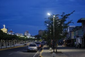 La Gobernación del Zulia y Corpoelec rehabilitan el alumbrado público del casco central de Maracaibo previa a la Bajada de la Virgen el 31 de octubre