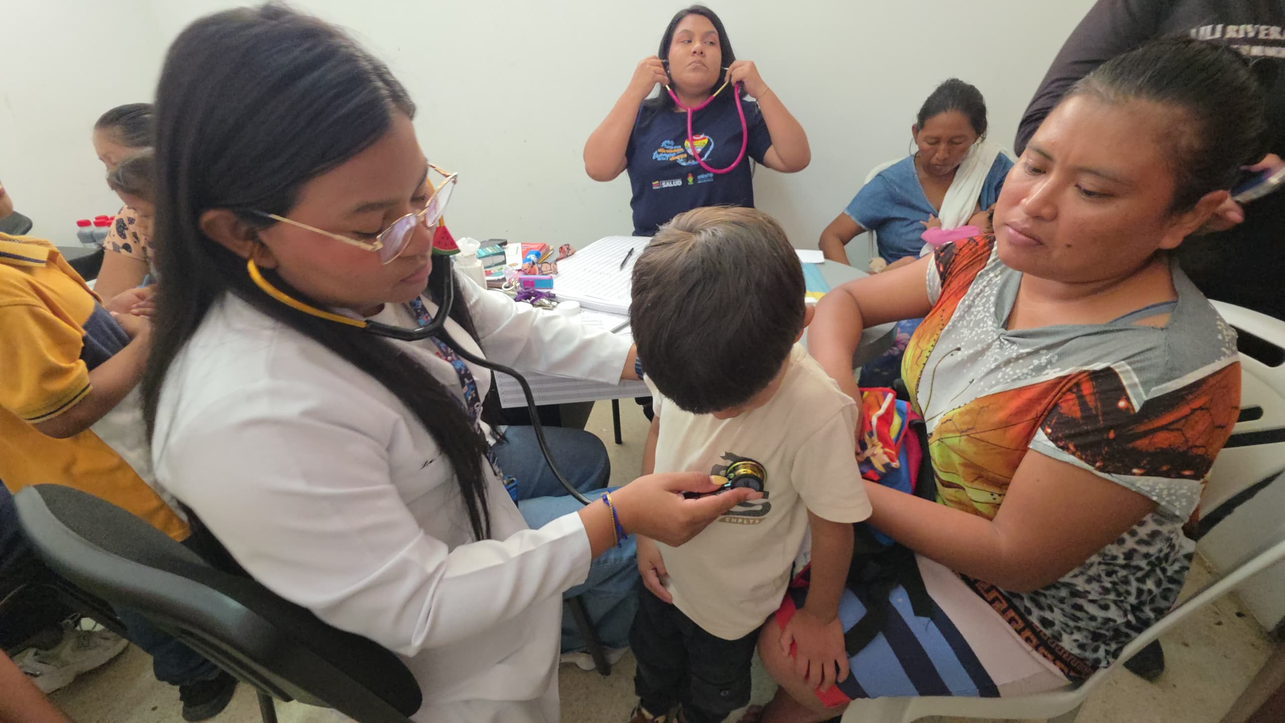 Despliegan jornada de salud integral en la parroquia Las Parcelas de Mara: consultas médicas gratuitas, vacunación y entrega de medicamentos.