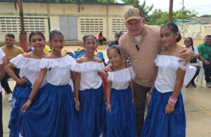 Más de 1.000 estudiantes de la parroquia San Rafael, en el municipio Mara, recibieron kits de útiles, uniformes y calzado escolar