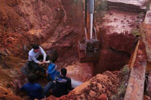 MinAguas ejecuta trabajos de interconexión de tuberías en el sector Amalwin de Maracaibo para mejorar el servicio de agua a más de 2.000 familias.