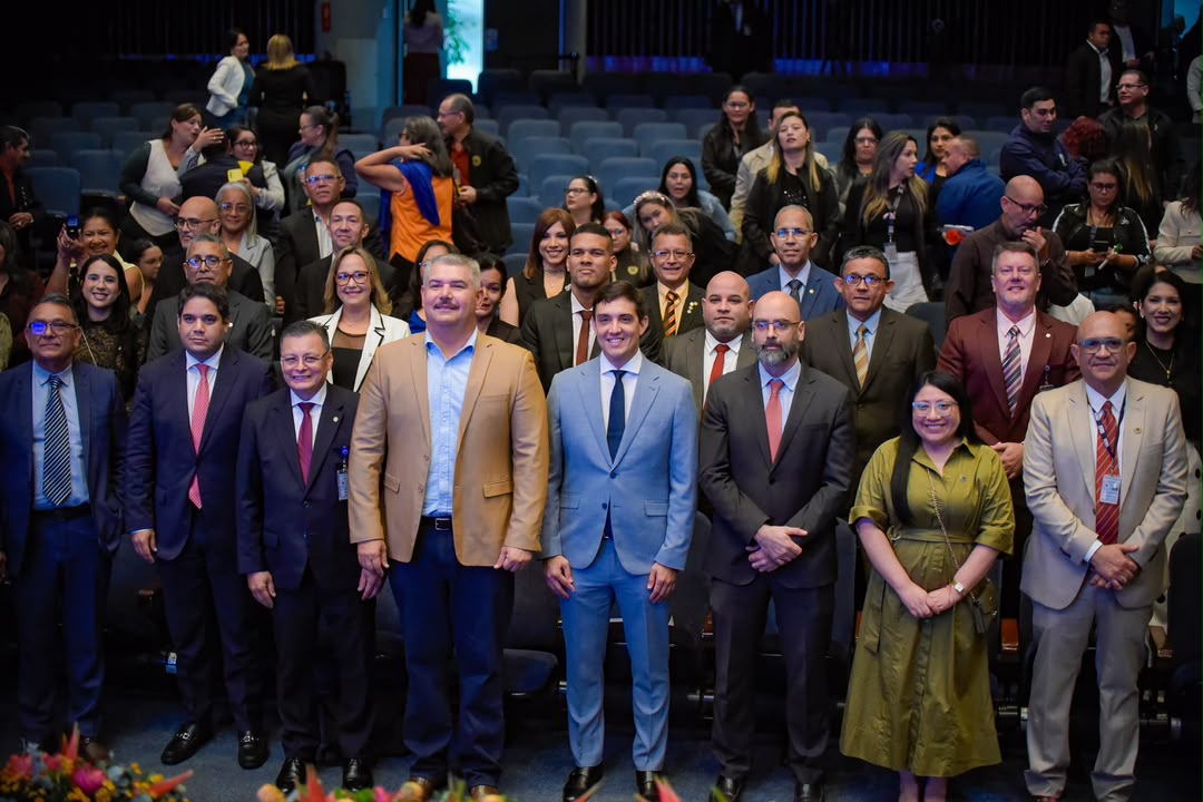 El gobernador de Zulia, Luis Caldera, acompañó al BCV en su 86° aniversario. Durante el acto en Maracaibo se propuso crear el Centro de Estudios del ente emisor.
