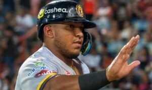 Leones del Caracas derrotan 9-4 a las Águilas del Zulia en Maracaibo.