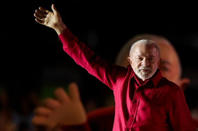Lula da Silva logra un histórico cuarto mandato en Brasil tras remontar en segunda vuelta ante Flávio Bolsonaro