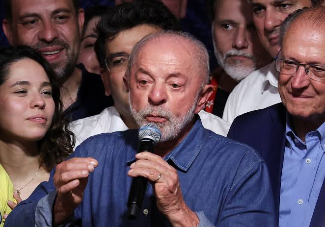 Luiz Inácio Lula da Silva logra un histórico cuarto mandato en Brasil tras vencer a Flávio Bolsonaro