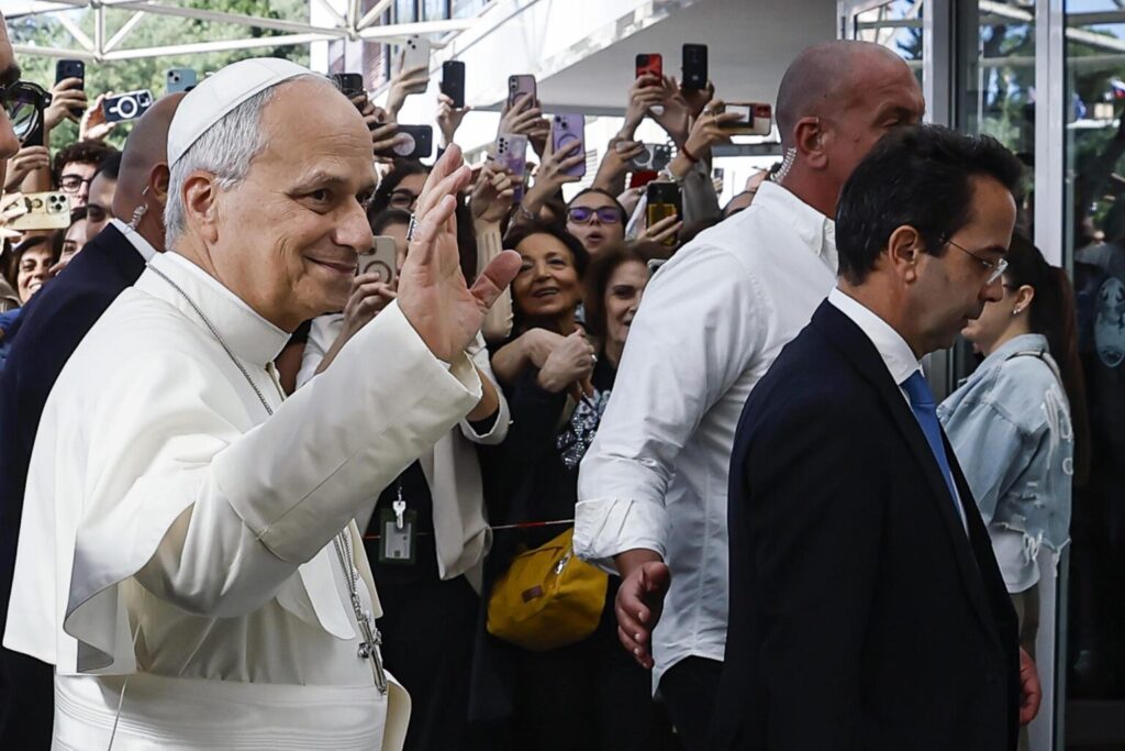 El papa León XIV fue ingresado en el hospital Gemelli de Roma
