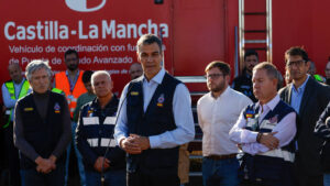 Pedro Sánchez promete una investigación exhaustiva tras la mortal colisión de dos trenes de alta velocidad en Toledo y decreta tres días de luto oficial en España.