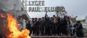 Decenas de miles de personas protestan en Francia por mejoras educativas