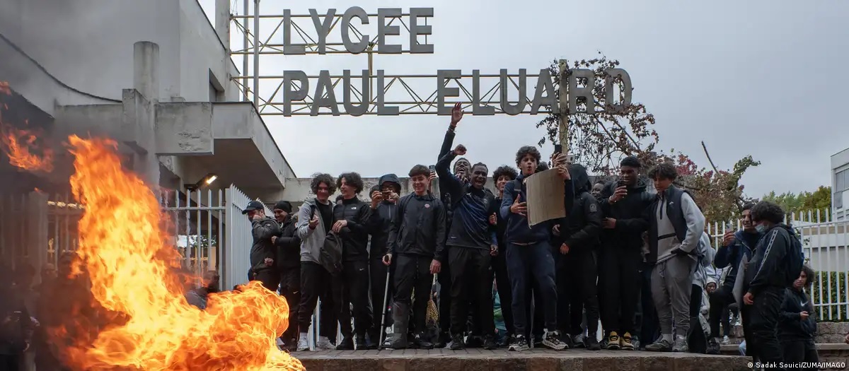 Decenas de miles de personas protestan en Francia por mejoras educativas