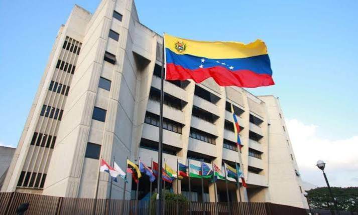 El TSJ elimina la competencia nacional de dos tribunales de Caracas para casos penales de adolescentes. Las causas pasarán a circuitos regionales.
