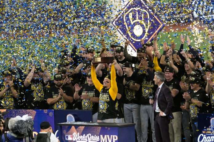 Cerveceros de Milwaukee vencen 4-1 a Rays de Tampa Bay en el quinto juego y conquistan su primera Serie Mundial