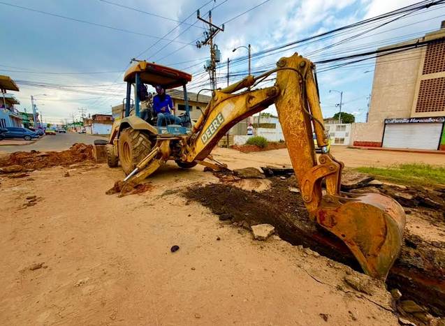 La Gobernación del Zulia e Hidroven inician la sustitución de 120 metros de colector matriz en el corredor vial Amparo para beneficiar a más de 2.000 familias