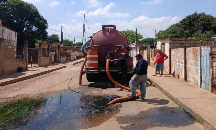 La Alcaldía de Maracaibo ejecuta labores de limpieza y saneamiento de drenajes, tanquillas y bocas de visita en parroquias como Venancio Pulgar y Francisco Eugenio Bustamante
