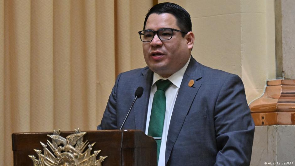 El Gobierno de Bolivia detiene al fiscal general Roger Mariaca por presunto liderazgo en una red de narcoterrorismo, tras la revocatoria de su visa en EE. UU.