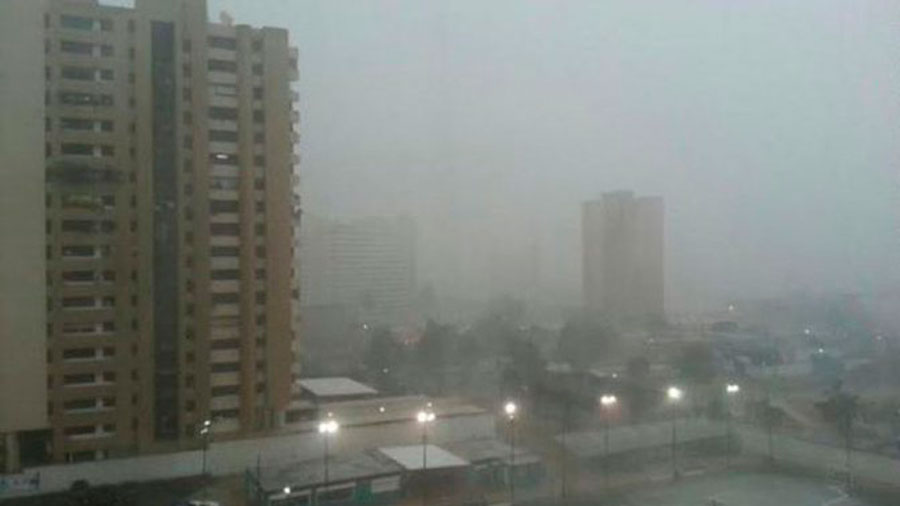 Un fuerte aguacero con tormenta eléctrica y ráfagas de viento causó alarma y fallas eléctricas en Maracaibo y San Francisco