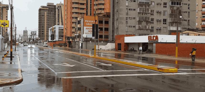 Bomberos de Maracaibo reportan que no hay incidencias graves tras las lluvias de este martes. Conoce el estado de los drenajes y los números de emergencia.