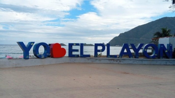 Un hombre de 53 años falleció en playa El Playón, en Ocumare de la Costa, tras sufrir un traumatismo cervical.
