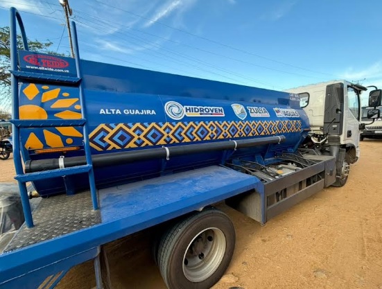 Avances en la Alta Guajira buscan asegurar el suministro continuo de agua potable y energía renovable.